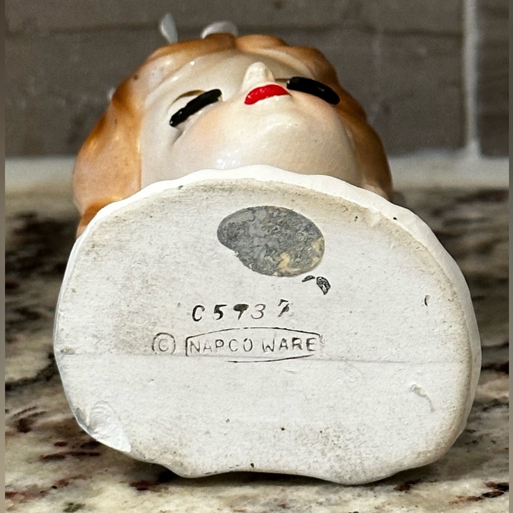 Vintage Ceramic Lady Head Vase - Mini size 3.5” T x 2.25” W C5937
© NAPCO WARE - Picture 5 of 9